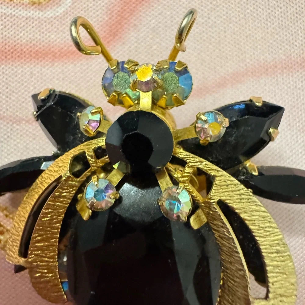 Vintage Beetle Brooch Host Pick 🥳 - Picture 5 of 6